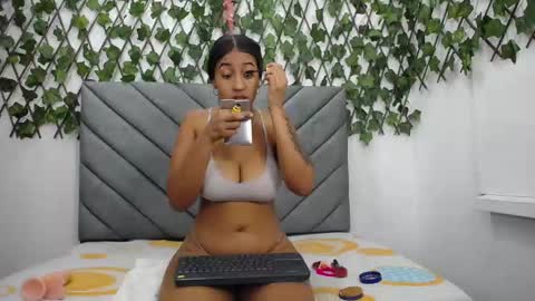 Snapshot of vfridaper chatting on October 17, 11:57 am Frida online show from October 17, 11:57 am
