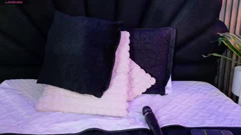 vicky_lopezz_ online show from May 8, 2:37 am