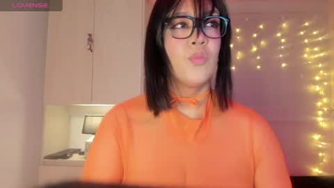 V I C K Y online show from April 14, 8:09 pm