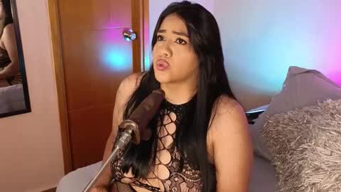 Victoria Serna  online show from January 9, 10:58 pm