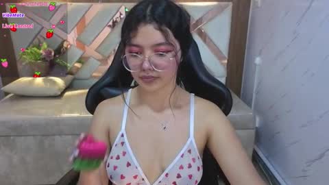 Snapshot of victoria_castillo_b chatting on October 5, 3:11 am victoria_castillo_b online show from October 5, 3:11 am