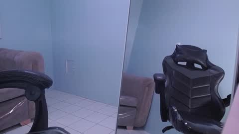 Snapshot of victoria_hernandez_t chatting on October 2, 1:49 pm Victoria online show from October 2, 1:49 pm