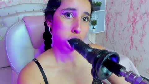 Victoria Houston  online show from February 25, 8:00 pm