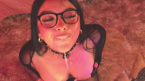Snapshot of victoria_watsson chatting on September 30, 12:44 pm victoria_watsson online show from September 30, 12:44 pm