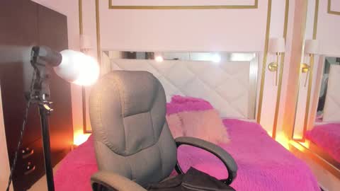 victoria online show from November 18, 12:17 pm