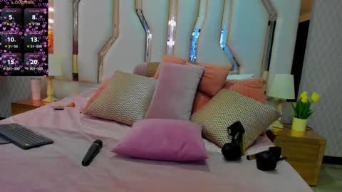 victoriaarousse online show from February 15, 10:20 pm