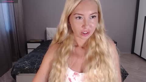Snapshot of victoriatiger chatting on September 9, 9:20 am VictoriaTiger online show from September 9, 9:20 am
