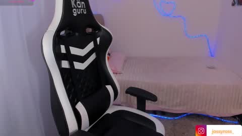 V  I C  T O R I A  online show from November 3, 6:12 pm