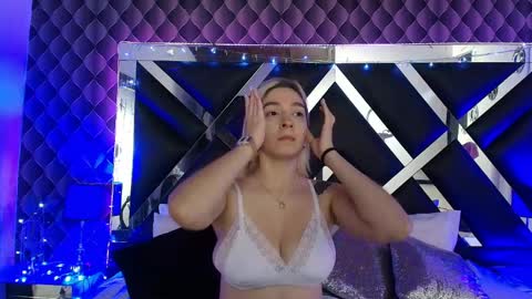 victtoria lee online show from April 6, 6:53 pm