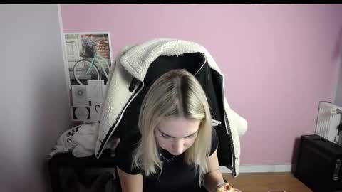 viktoria_lovely online show from December 15, 8:41 am