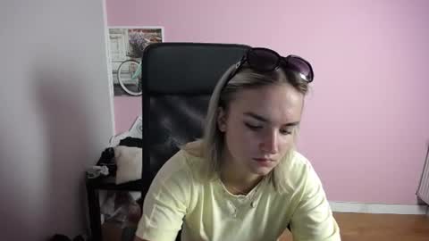 viktoria_lovely online show from July 22, 8:04 am