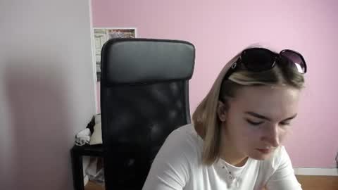 viktoria_lovely online show from July 6, 6:07 am