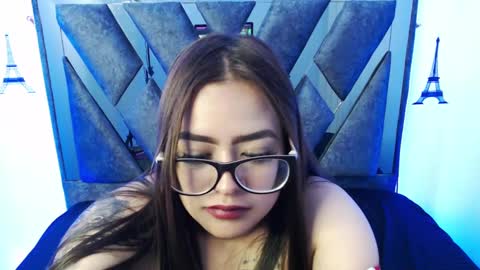 Snapshot of vio_let_ chatting on January 24, 11:23 pm Daniela online show from January 24, 11:23 pm