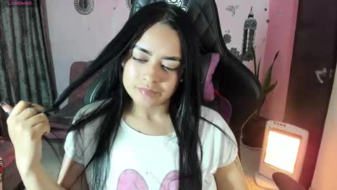 Snapshot of vio_let_ chatting on September 27, 8:10 am Daniela online show from September 27, 8:10 am