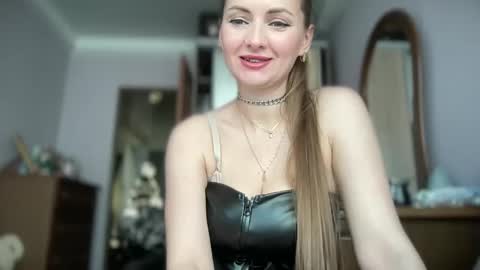 Snapshot of viola_1 chatting on February 2, 6:59 am Funny girl online show from February 2, 6:59 am