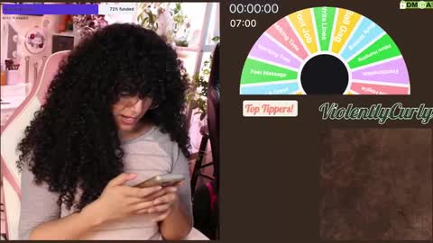 Snapshot of violentlycurly chatting on January 4, 11:06 pm Curly the Coin Operated Toy online show from January 4, 11:06 pm