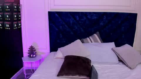 Violet online show from March 9, 6:44 pm