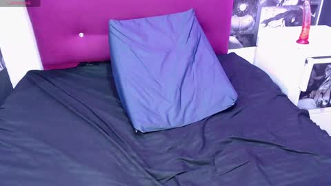 Violet online show from May 26, 7:46 pm
