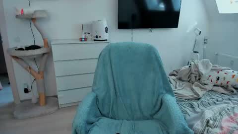 Violet online show from June 29, 1:44 pm