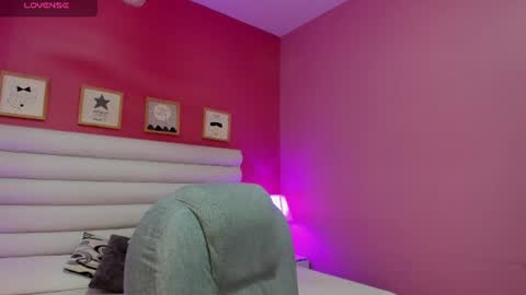 violet_sinclair online show from July 23, 12:02 pm