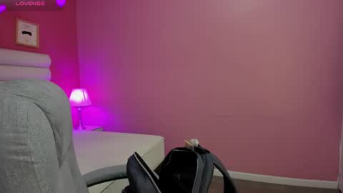 violet_sinclair online show from July 18, 12:07 pm