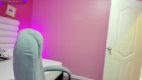 violet_sinclair online show from May 16, 11:20 am