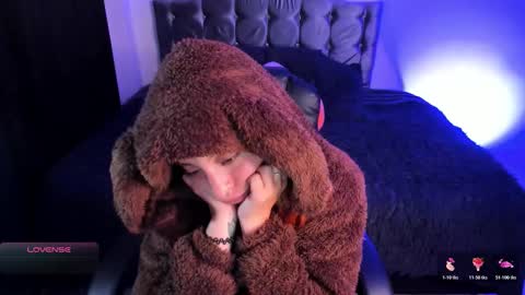 Violeta  Help me reach 150 thumbs up    online show from February 24, 4:55 am