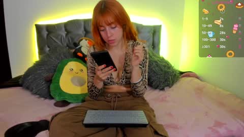 Snapshot of violetaarey chatting on December 16, 10:56 pm Violeta Help me reach 150 thumbs up online show from December 16, 10:56 pm