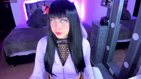 Snapshot of violetaarey chatting on January 24, 1:03 am Violeta Help me reach 150 thumbs up online show from January 24, 1:03 am