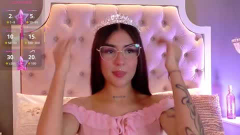 Snapshot of violetblaze chatting on October 9, 6:06 am Cute Violet online show from October 9, 6:06 am