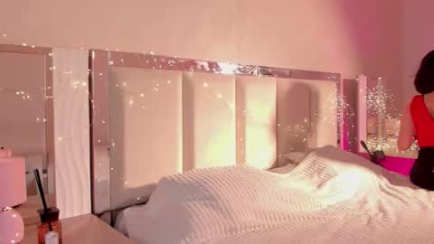 Violet online show from November 19, 5:13 pm