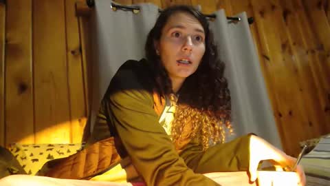 Violet Hooper online show from March 31, 8:03 am