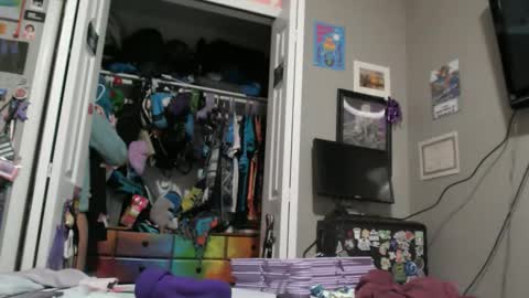 Violet Hooper online show from April 6, 6:53 pm