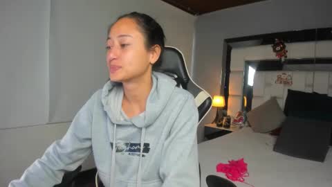 violetskinny online show from January 5, 8:01 pm