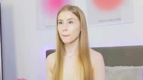 VioletSwone online show from March 9, 3:27 pm