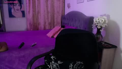 Snapshot of violett_hottie chatting on February 21, 1:44 am violett Independent model online show from February 21, 1:44 am