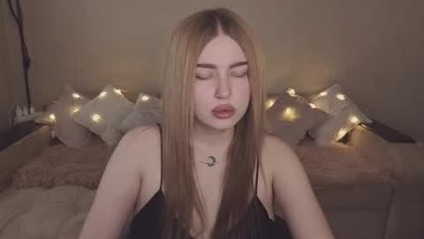 ViolettaOtis online show from November 6, 12:33 pm