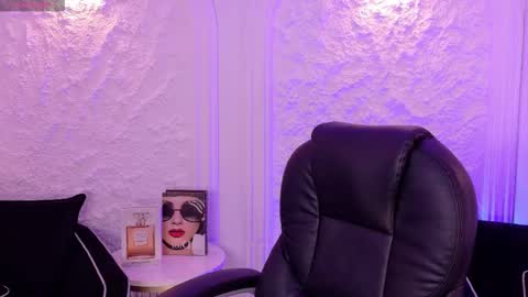 Violett Castel online show from February 2, 7:13 pm