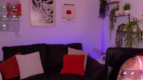 Violett Castel online show from April 6, 8:10 pm