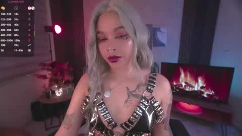 JULIE UWU online show from November 6, 8:37 pm