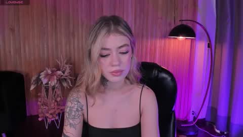 Violett  online show from November 12, 7:34 pm