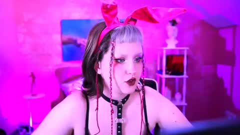 Violett online show from July 22, 11:11 am
