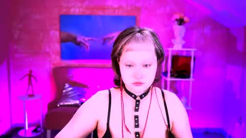 Violett online show from July 25, 8:21 am
