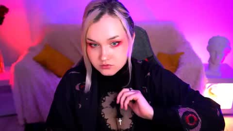 Violett online show from May 31, 8:09 am