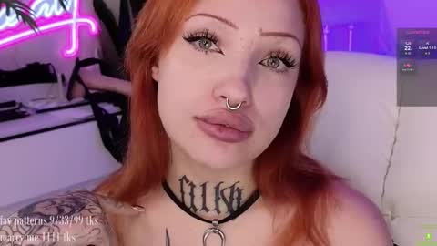 Snapshot of violetvio1ator chatting on October 24, 4:19 am Dommy mommy online show from October 24, 4:19 am