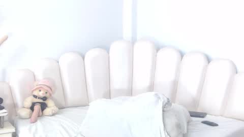 violetxia_ online show from March 27, 8:26 am