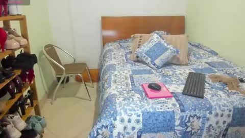 violleeet_ online show from March 23, 2:29 am