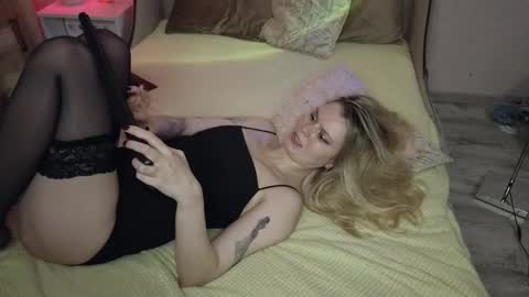 vivian_alison online show from November 29, 8:46 pm