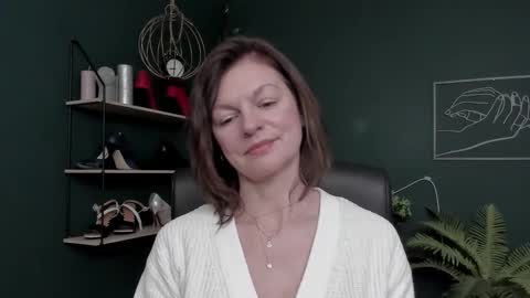 Vivian online show from November 25, 8:05 am