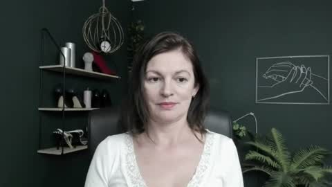 Vivian online show from June 19, 9:46 am